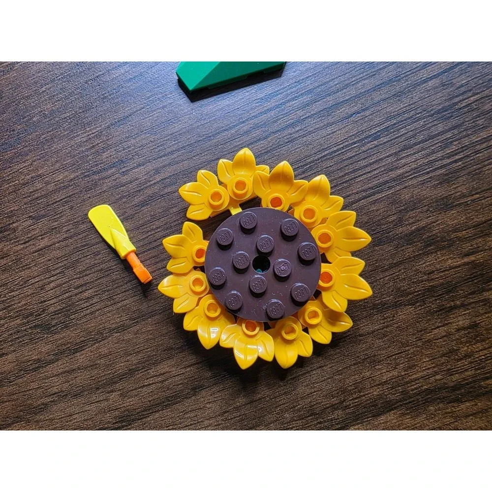 Sunflower Building Kit - 2 Sunflowers With Stems & Leaves - DIY - Picture 11 of 15